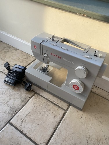 Singer 4423 heavy - heavy-duty, with
