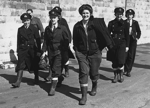 Women who pilot flying - women,
