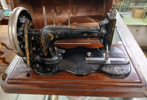 Antique singer new family - singer,