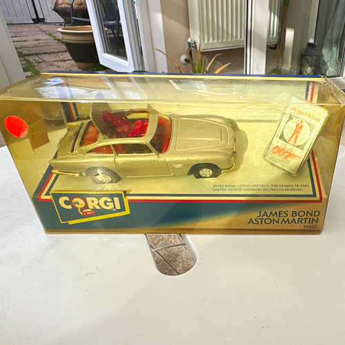 Corgi james bond aston martin - bond,