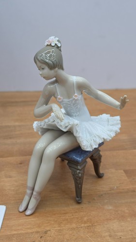 Lladro porcelain figurine - lladro,