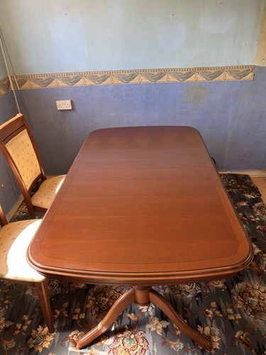 Plan extendable dining table - extendable,