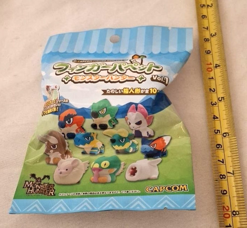 Monster hunter mini figure - mini,