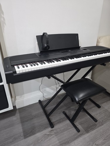Yamaha dgx 670 - 88-key, digital