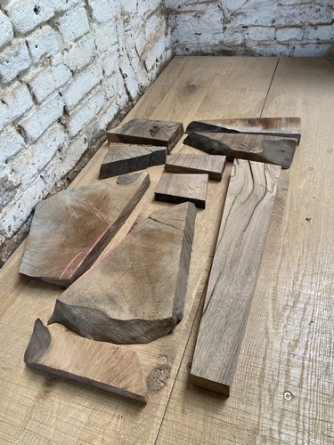 Waney edge live - live, walnut