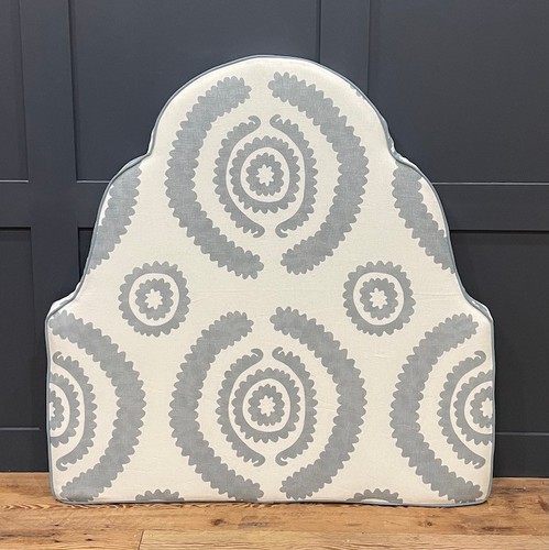 Brand new scallop shaped - a,