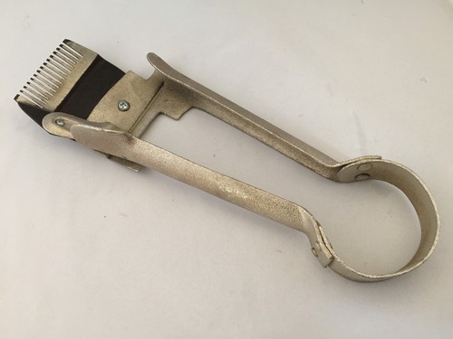 Sheep shears hand held thumb - shears,