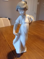 *** LLADRO NAO Figurine