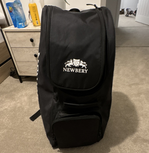 Newbery large black cricket - newbery,
