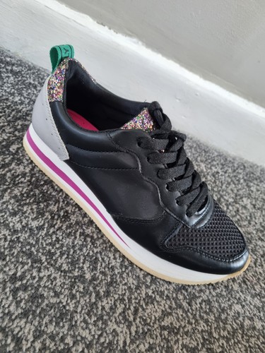 Only women trainers - only,