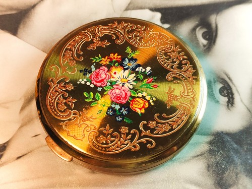 Shiny gold bright floral