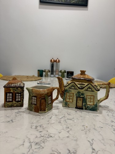 Vintage keele street pottery - street,