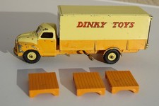 Dinky Supertoys 930 Bedford Pallet Jekta Van & 3 Pallets