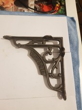 PAIR OF SHELF BRACKETS CAST