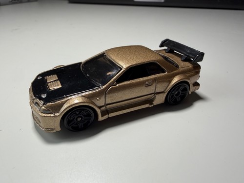Hot wheels nissan - skyline, r32