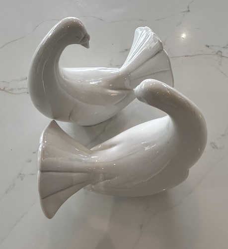 White ornamental doves - ,