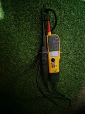 Fluke T130 Voltage and Continuity Tester