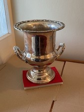 VINTAGE LARGE AND HEAVY SILVER PLATED URN SHAPED CHAMPAGE ICE BUCKET
