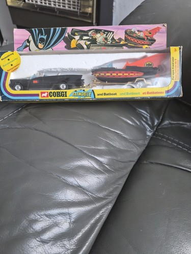 Corgi toys batmobile and - corgi, 3