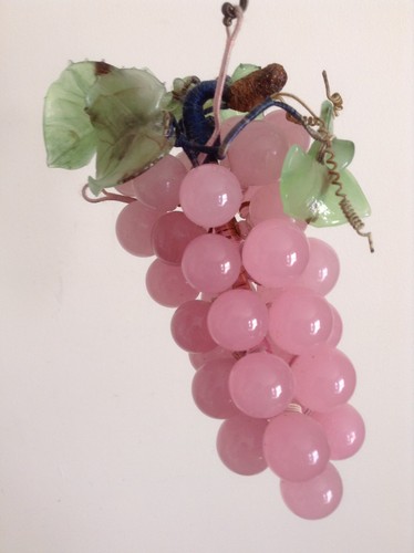 Vtg cluster pink glass - cluster, grapes