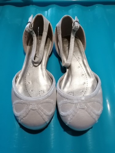 Young girls ivory shoes size - young,