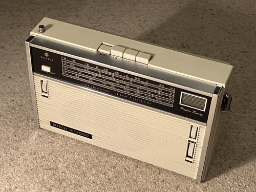 Hitachi 900 hiphonic - hitachi,