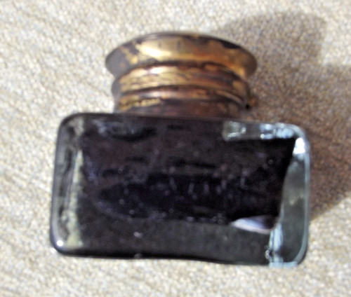 Writing slope box inkwell