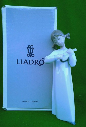 Lladro girl with guitar - with,