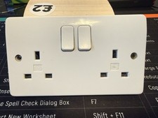 MK 13A Switched Socket - White