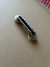 bass guitar floating bridge