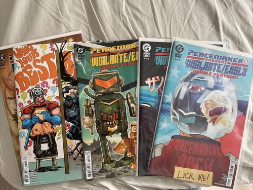 Comics peacemaker presents - dc,