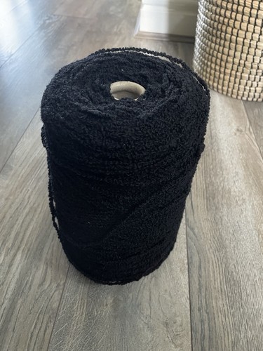 Black boucle yarn cone - black,