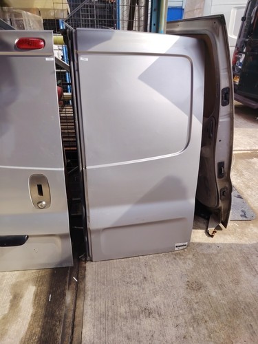 Vauxhall vivaro renault trafic - vivaro,