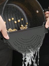 1PC Clip-On Plastic Strainer