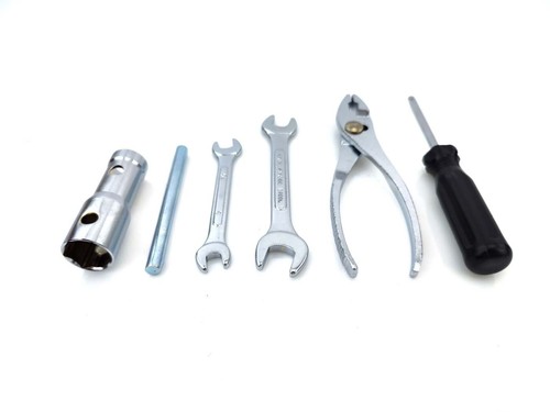 Tool set for - , moped