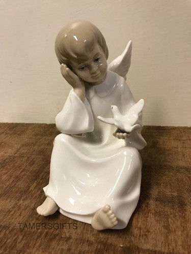 Porcelain sitting angel - sitting,