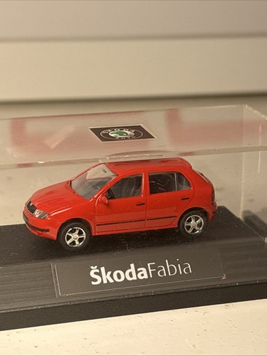 Skoda fabia red hatchback - skoda,