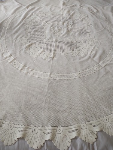 Vintage cream lace round - cream,