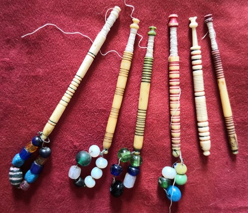 Six banded antique bone - bone, lace
