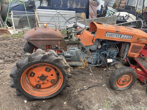 Kubota l2201 compact tractor - compact,