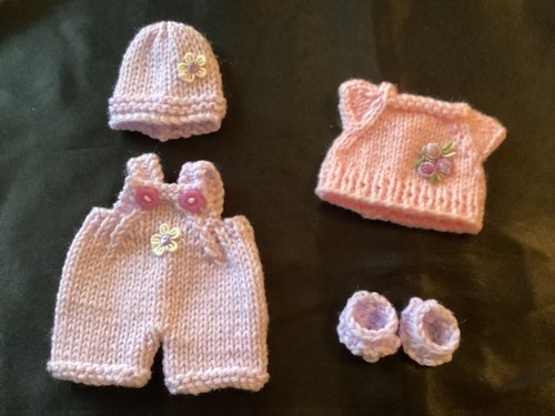 Hand knitted dolls clothes - , to