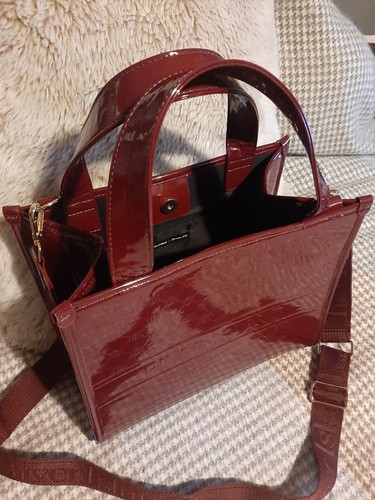 Glossy burgandy river island - glossy,