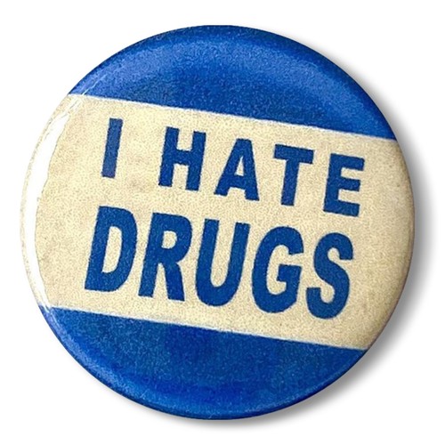 Hate drugs pin badge - drugs,