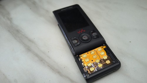 Tg2021 sony ericsson w595 - sony,