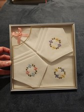 Vintage Ladies Boxed Floral Embroidered New Set of 3 Handkerchief Hankies Hanky