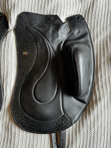 Wow angled back - black, equitana
