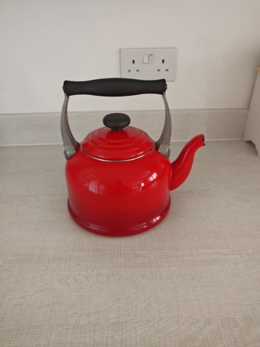 Creuset stove top kettle - le,