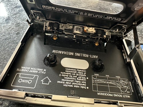 Aiwa 747 walkman cassette - aiwa,
