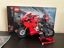 LEGO TECHNIC: Ducati Panigale V4 R (42107) Near complete.