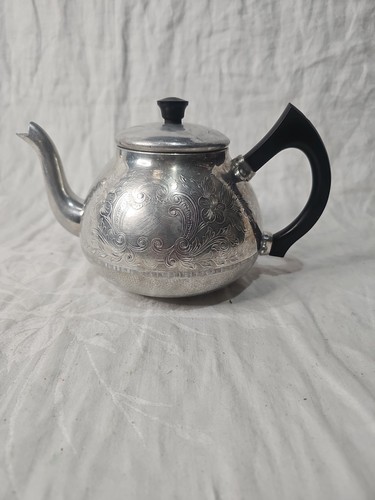 Mcm swan brand teapot carlton - mcm,